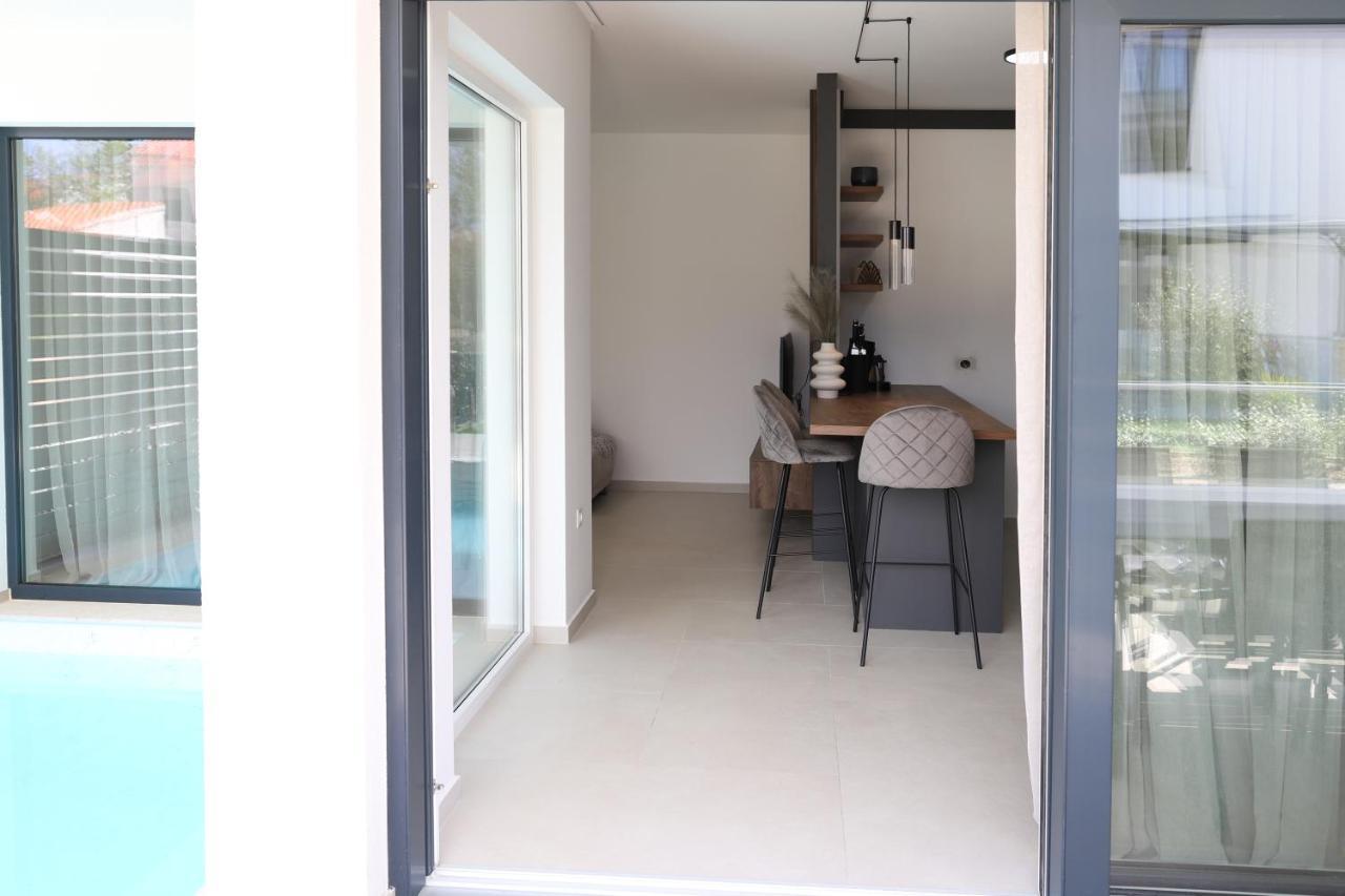 Brand New Apartment With Private Pool Njivice Exteriér fotografie